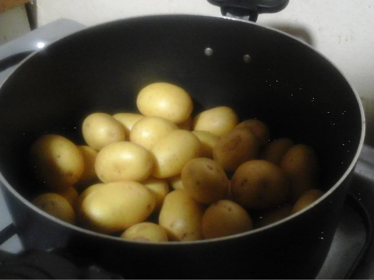 Chili con Carne im Wok mit Pellkartoffeln - Rezept - Bild Nr. 16426