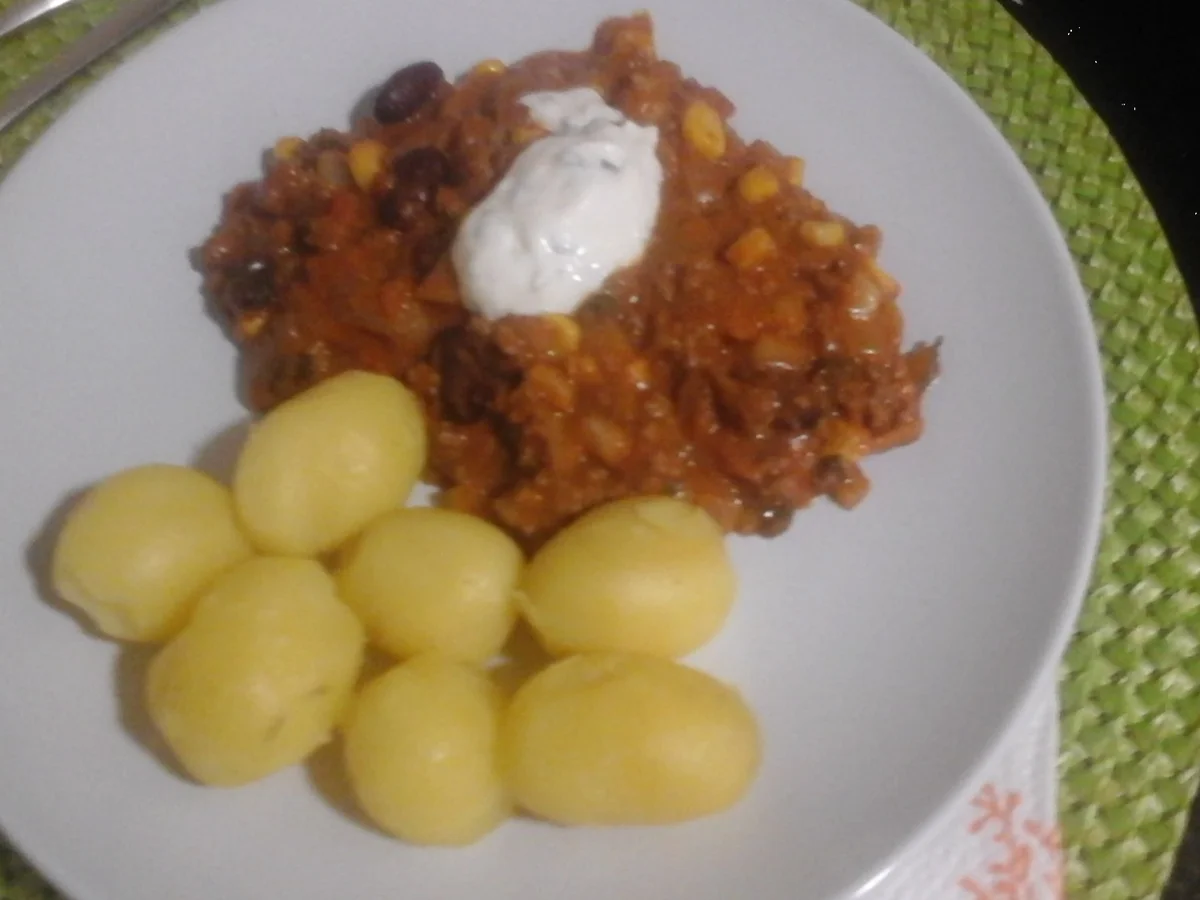 Chili con Carne im Wok mit Pellkartoffeln - Rezept - Bild Nr. 16427