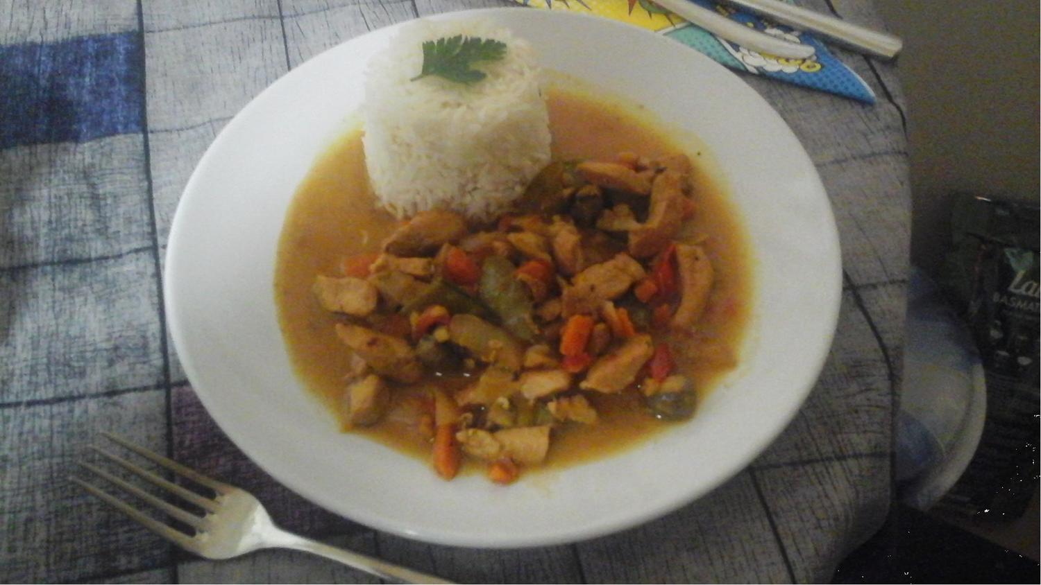 Hähnchenfleisch-Gemüse-Curry mit Basmatireis - Rezept - kochbar.de