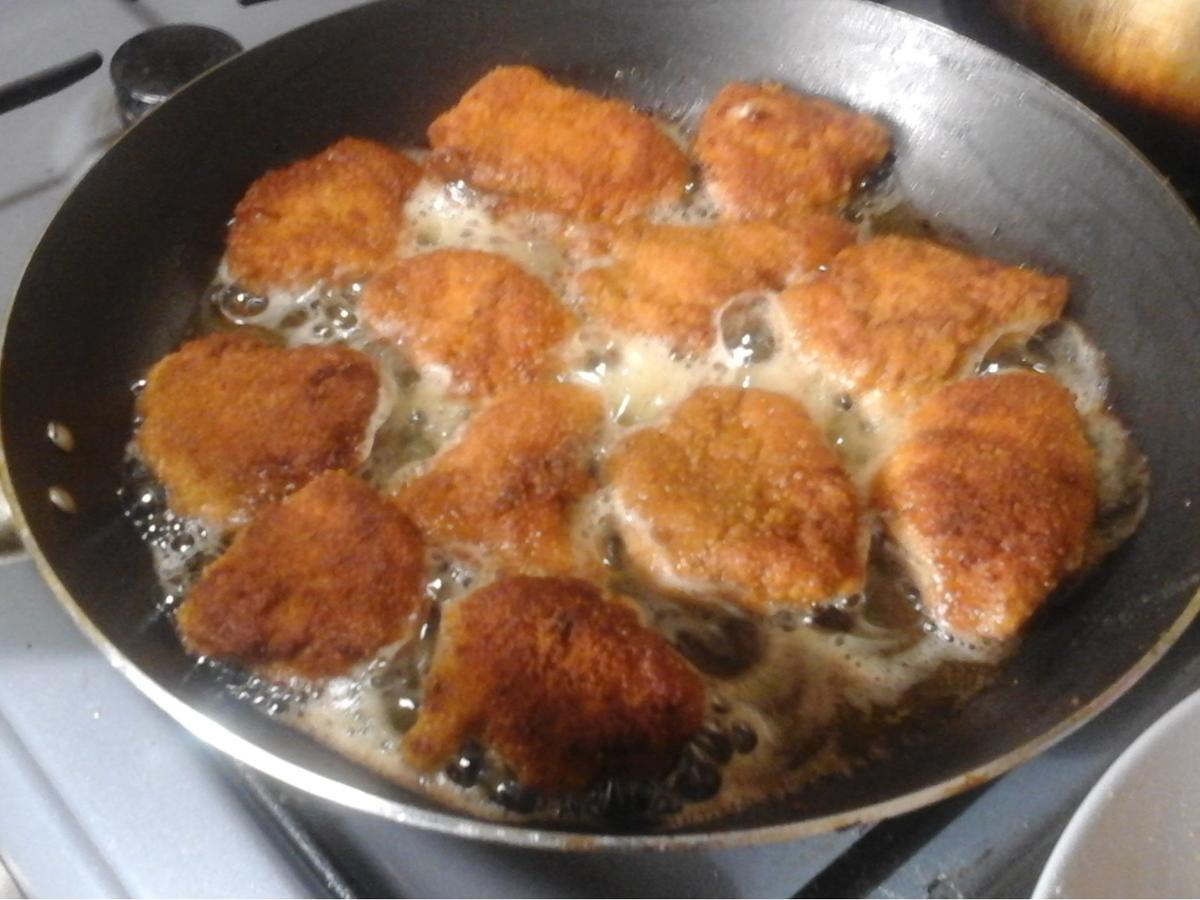 Hähnchennuggets mit Rahmsauce, Blumenkohl und Pellkartoffeln - Rezept ...