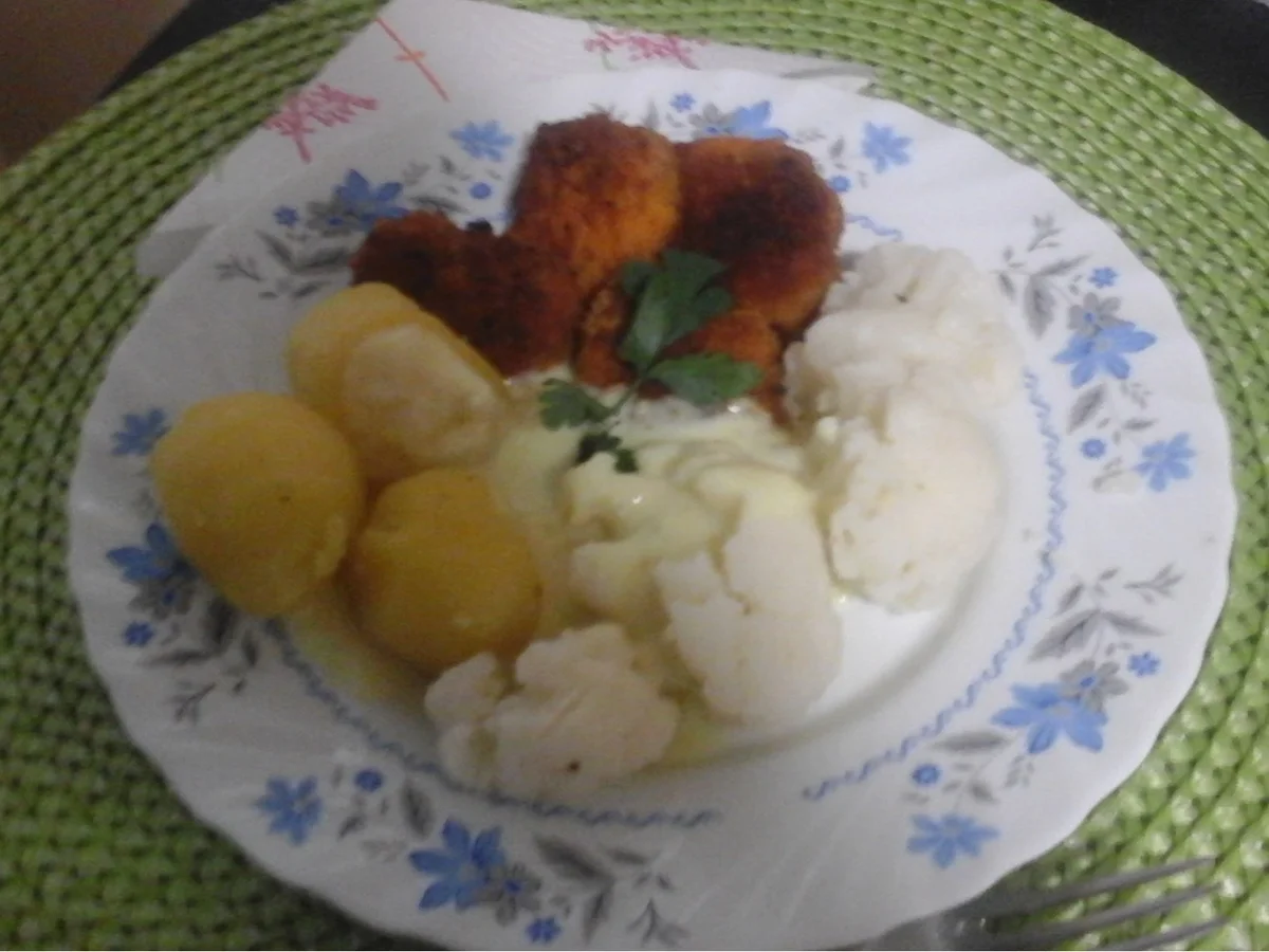 Rezept: Hähnchennuggets mit Rahmsauce, Blumenkohl und Pellkartoffeln Bild Nr. 9 Hähnchennuggets mit Rahmsauce, Blumenkohl und Pellkartoffeln - Rezept - Bild Nr. 9