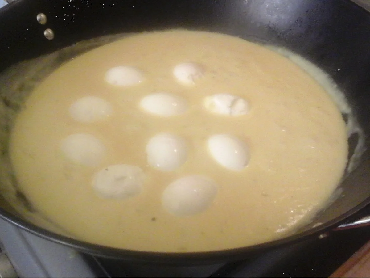 Gekochte Eier in Senf-Rahm-Sauce mit Pellkartoffeln und gemischten Salat - Rezept - Bild Nr. 6