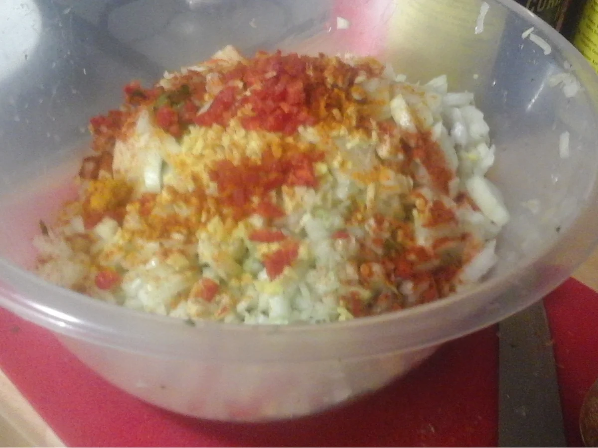 Frikadellen mit Rindermett und Gemüse, Rahmsauce, Zuckerschoten mit Mais und Sellerie-K... - Rezept - Bild Nr. 4