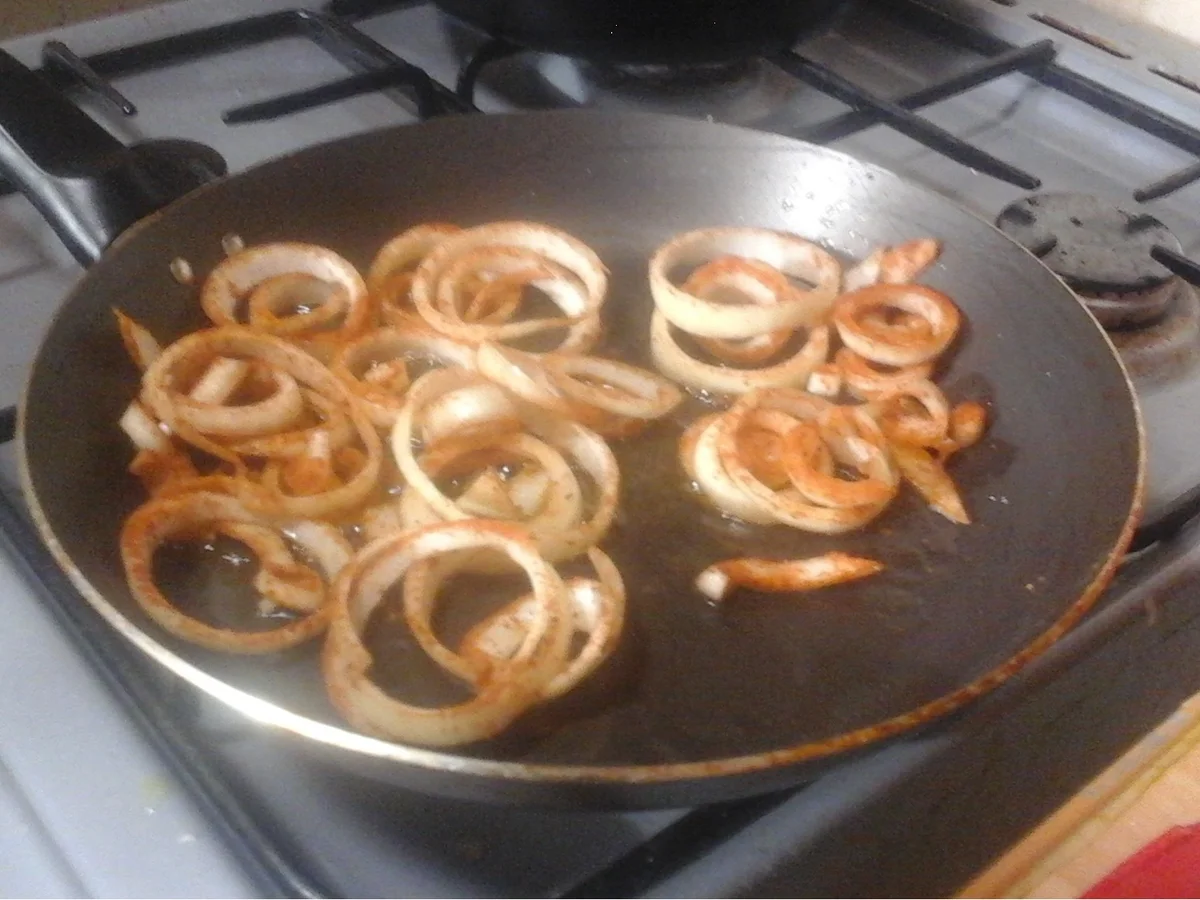 Frikadellen mit Rindermett und Gemüse, Rahmsauce, Zuckerschoten mit Mais und Sellerie-K... - Rezept - Bild Nr. 8