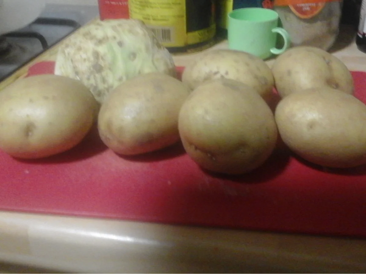 Frikadellen mit Rindermett und Gemüse, Rahmsauce, Zuckerschoten mit Mais und Sellerie-K... - Rezept - Bild Nr. 10