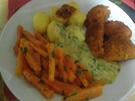 Hähnchen-Nuggets mit Honigmöhren-Sticks, pikanter Sauce und Pellkartoffel-Drillingen - Rezept - Bild Nr. 16417