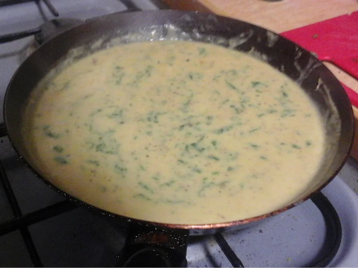 Hähnchen-Nuggets mit Honigmöhren-Sticks, pikanter Sauce und Pellkartoffel-Drillingen - Rezept - Bild Nr. 16424