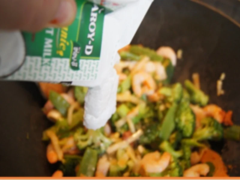 Rotes Thai-Curry mit Tiger-Garnelen und Basmatireis - Rezept - Bild Nr. 9