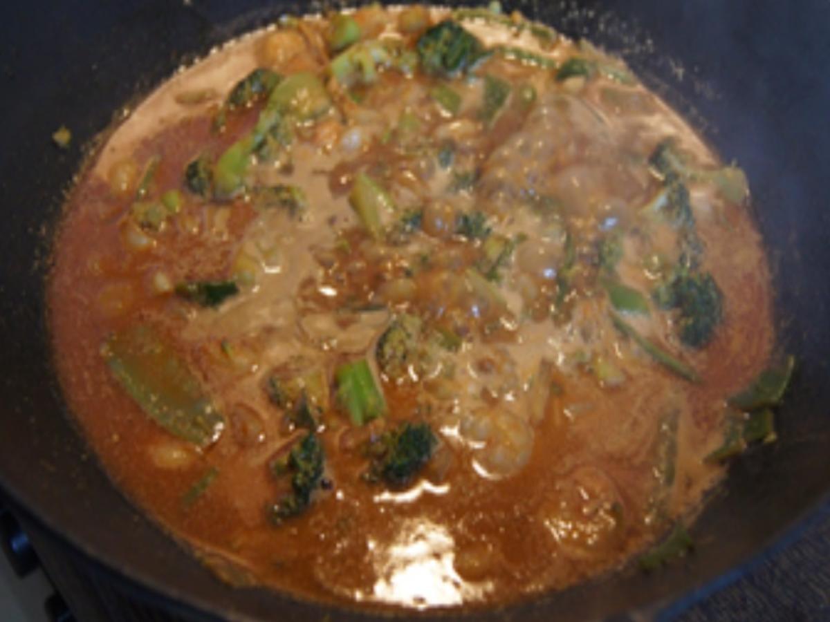 Rotes Thai-Curry mit Tiger-Garnelen und Basmatireis - Rezept - Bild Nr. 12