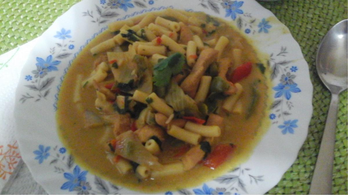 Hähnchen-Gemüse-Curry mit Kokosmilch und Mini-Makkaroni - Rezept - Bild Nr. 16417