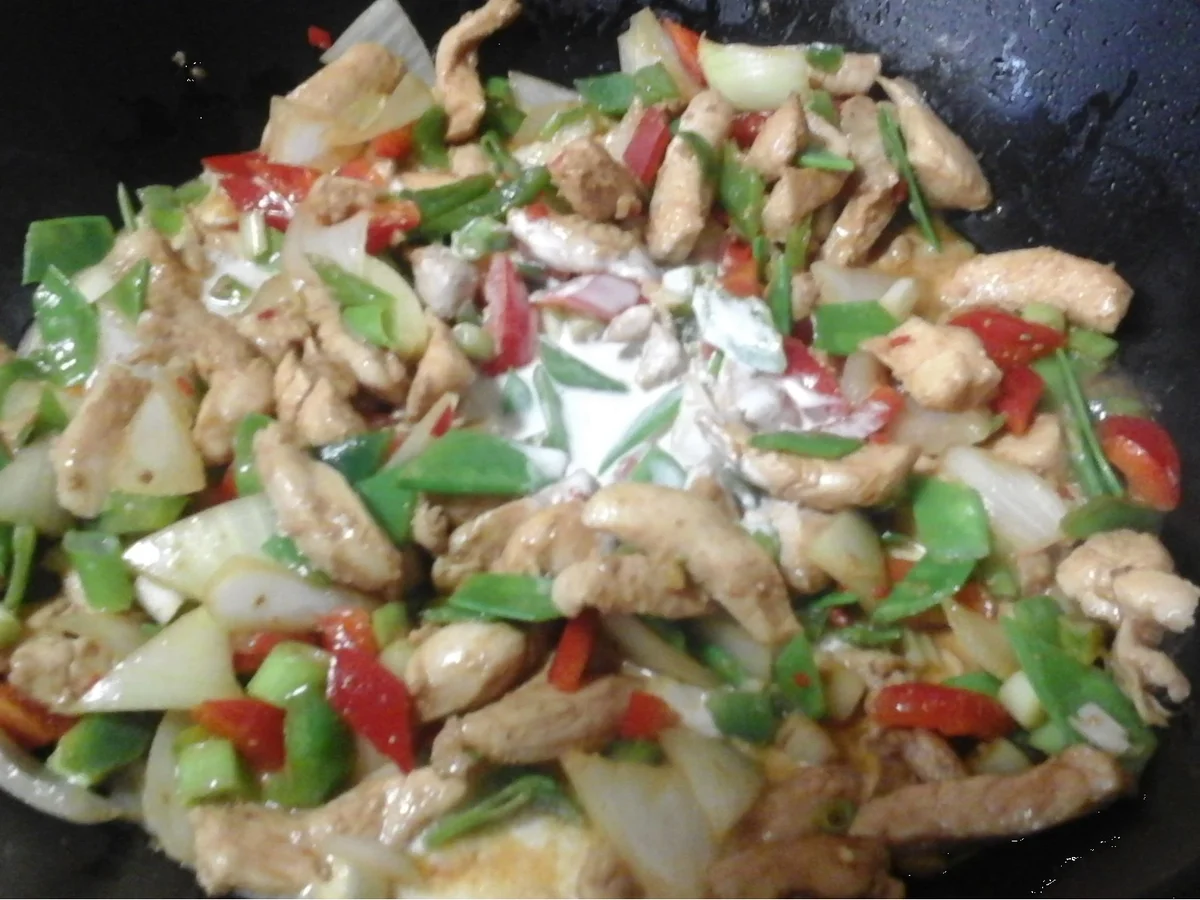 Rezept: Hähnchen-Gemüse-Curry mit Kokosmilch und Mini-Makkaroni Bild Nr. 16424 Hähnchen-Gemüse-Curry mit Kokosmilch und Mini-Makkaroni - Rezept - Bild Nr. 16424