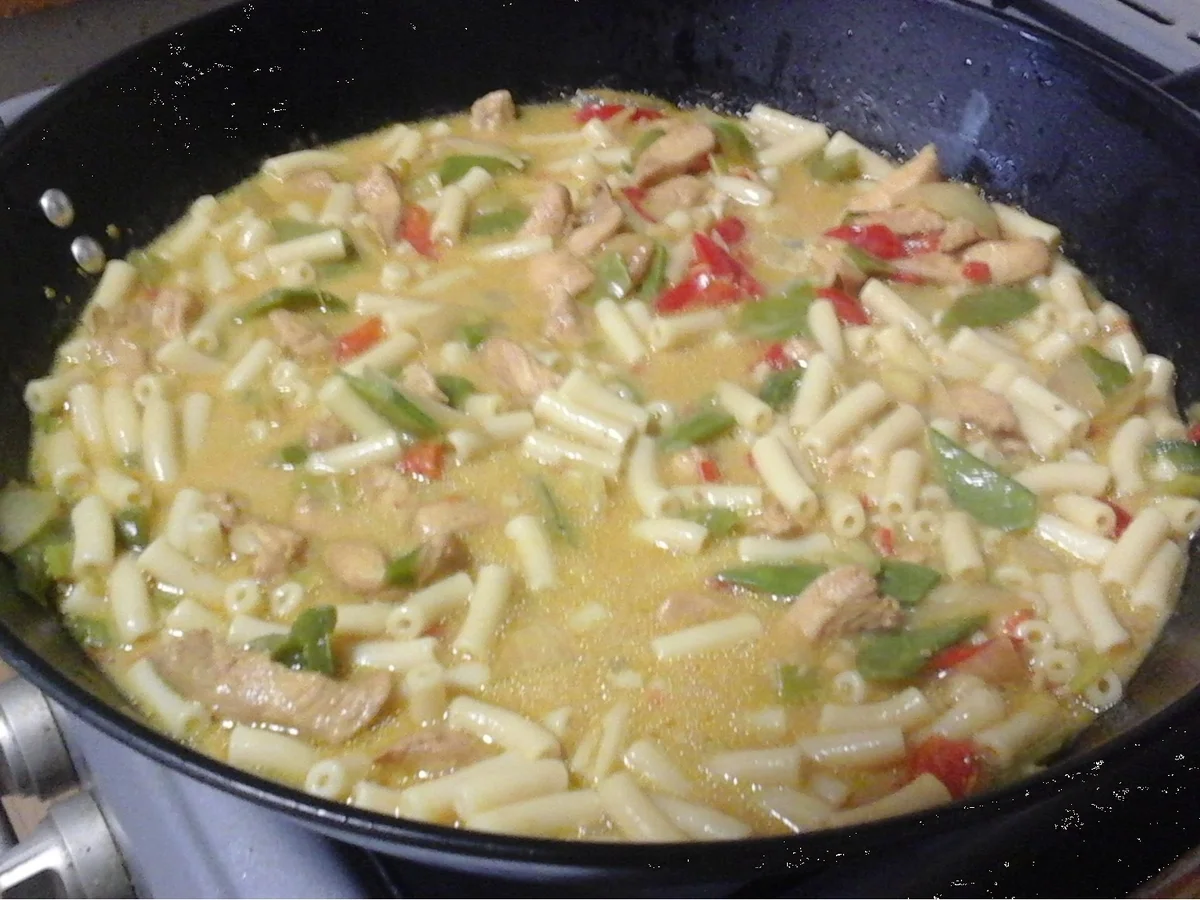 Rezept: Hähnchen-Gemüse-Curry mit Kokosmilch und Mini-Makkaroni Bild Nr. 16432 Hähnchen-Gemüse-Curry mit Kokosmilch und Mini-Makkaroni - Rezept - Bild Nr. 16432