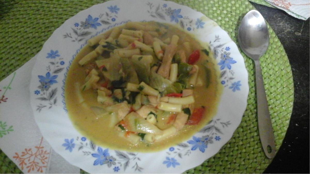 Hähnchen-Gemüse-Curry mit Kokosmilch und Mini-Makkaroni - Rezept - Bild Nr. 16437