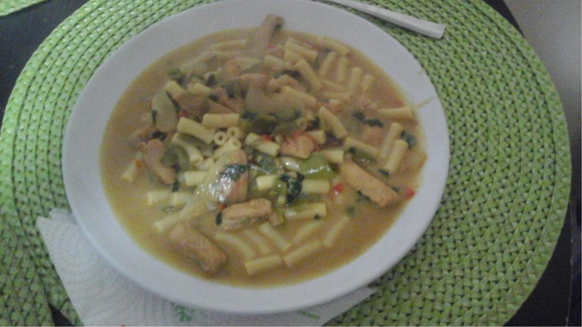 Hähnchen-Gemüse-Curry mit Kokosmilch und Mini-Makkaroni - Rezept - Bild Nr. 16439