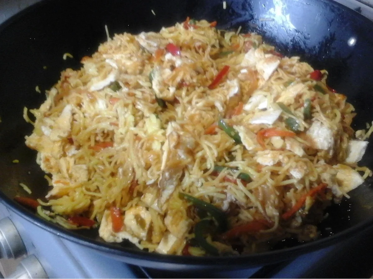 Chinesische Nudeln mit Ei und Gemüse im Wok - Rezept - Bild Nr. 16417