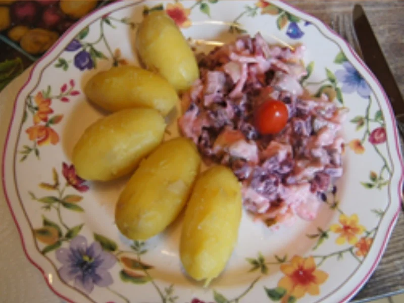 Rezept: Heringssalat mit Pellkartoffeln Bild Nr. 2 Heringssalat mit Pellkartoffeln - Rezept - Bild Nr. 2