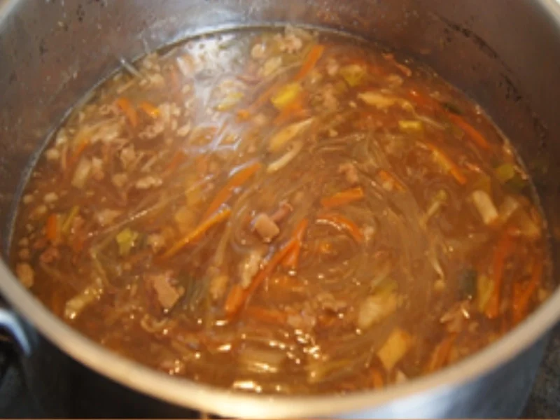 Rezept: Asiatische Rindfleischsuppe Bild Nr. 7 Asiatische Rindfleischsuppe - Rezept - Bild Nr. 7