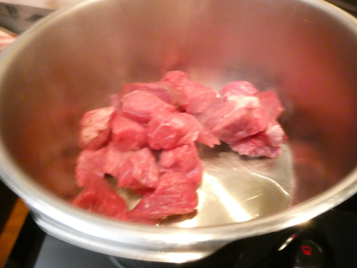 Gulasch mit Champigons und Möhren - Rezept - Bild Nr. 16419