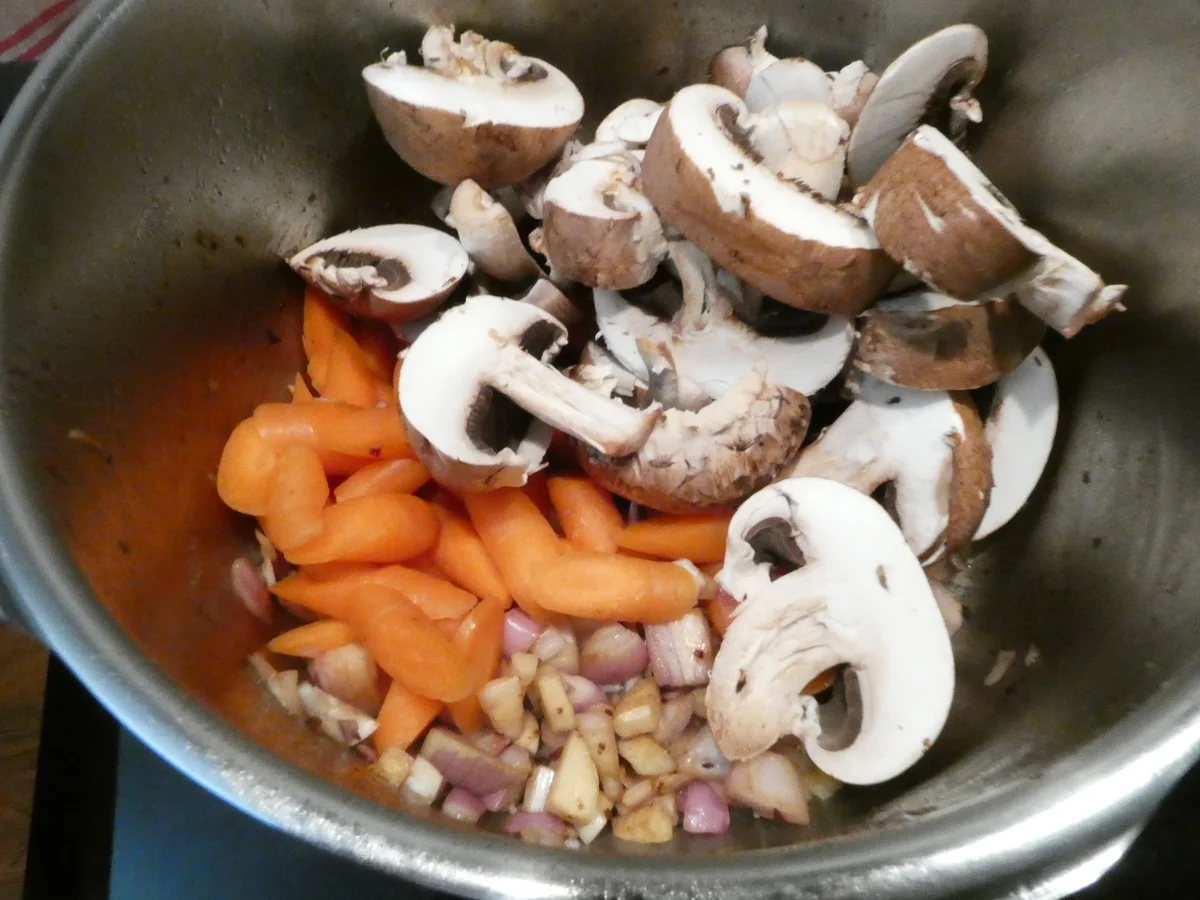 Gulasch mit Champigons und Möhren - Rezept - Bild Nr. 16423