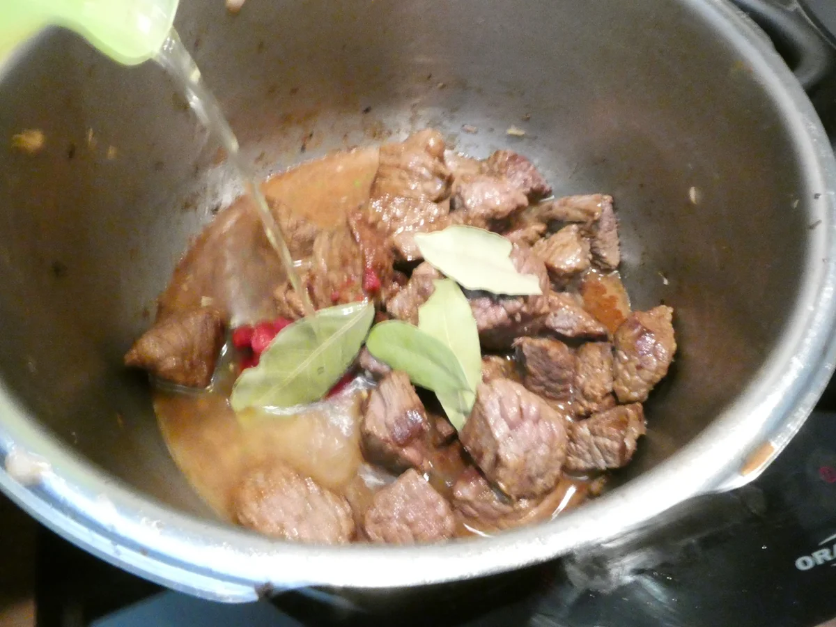 Gulasch mit Champigons und Möhren - Rezept - Bild Nr. 16424