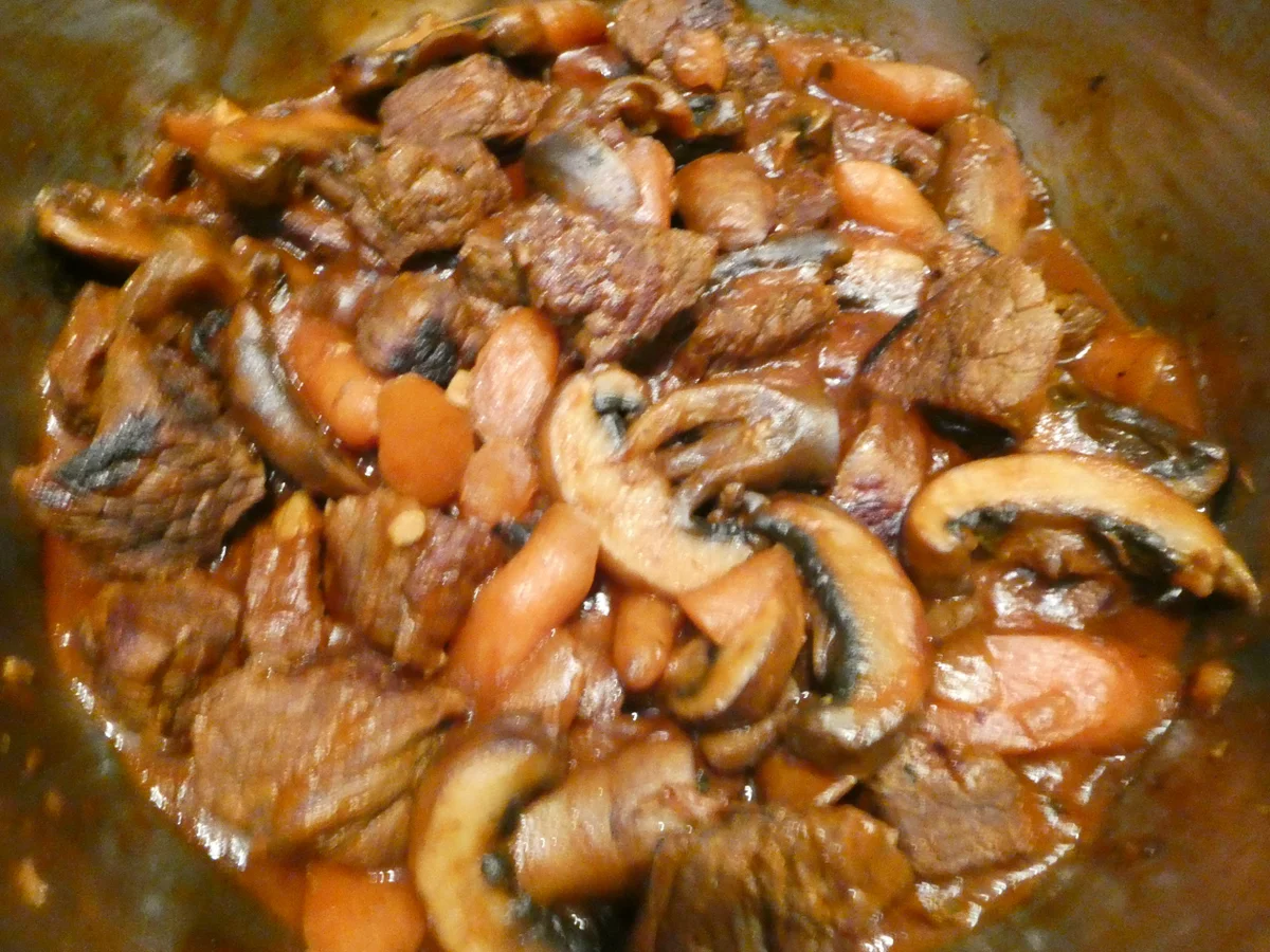 Gulasch mit Champigons und Möhren - Rezept - Bild Nr. 16426