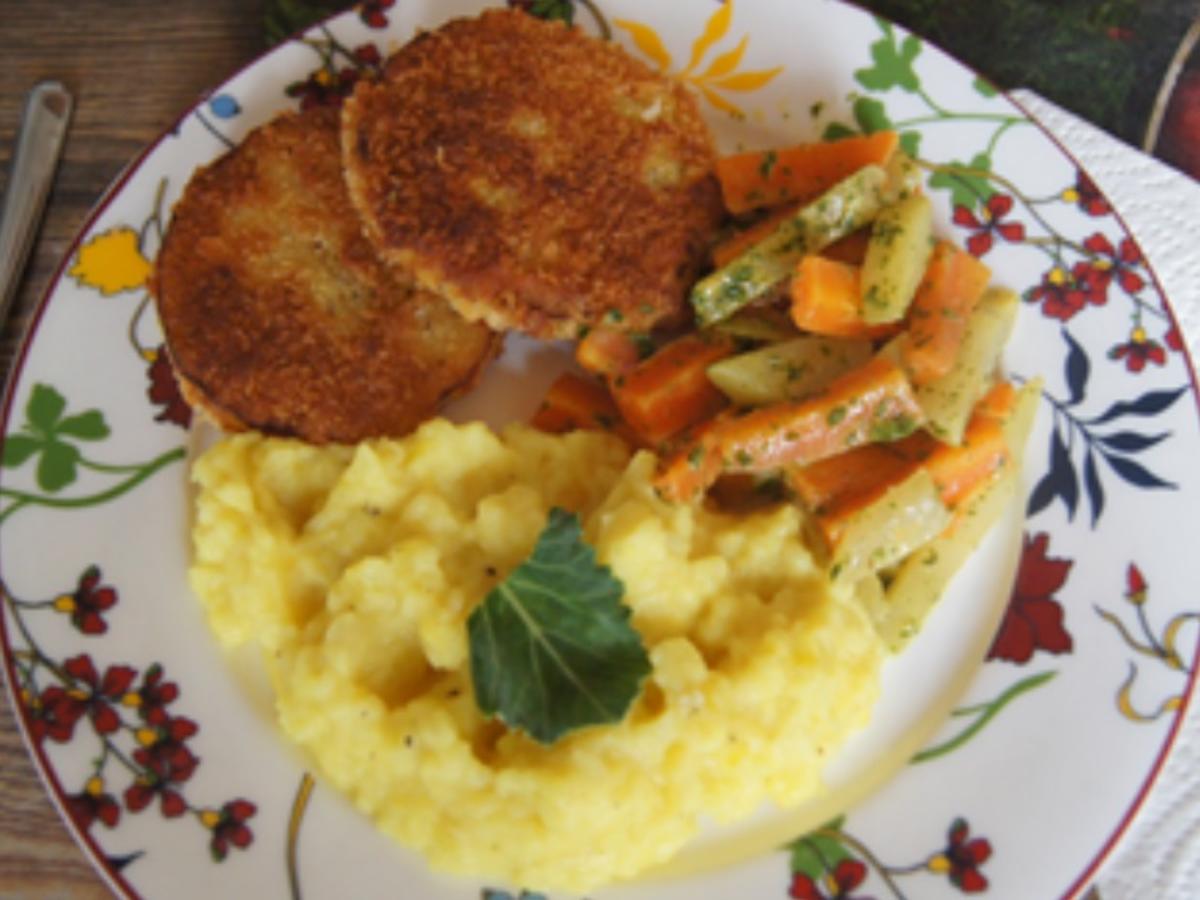 Kohlrabi-Schnitzel mit Kohlrabi-Möhren-Gemüse und Kohlrabi-Kartoffel ...