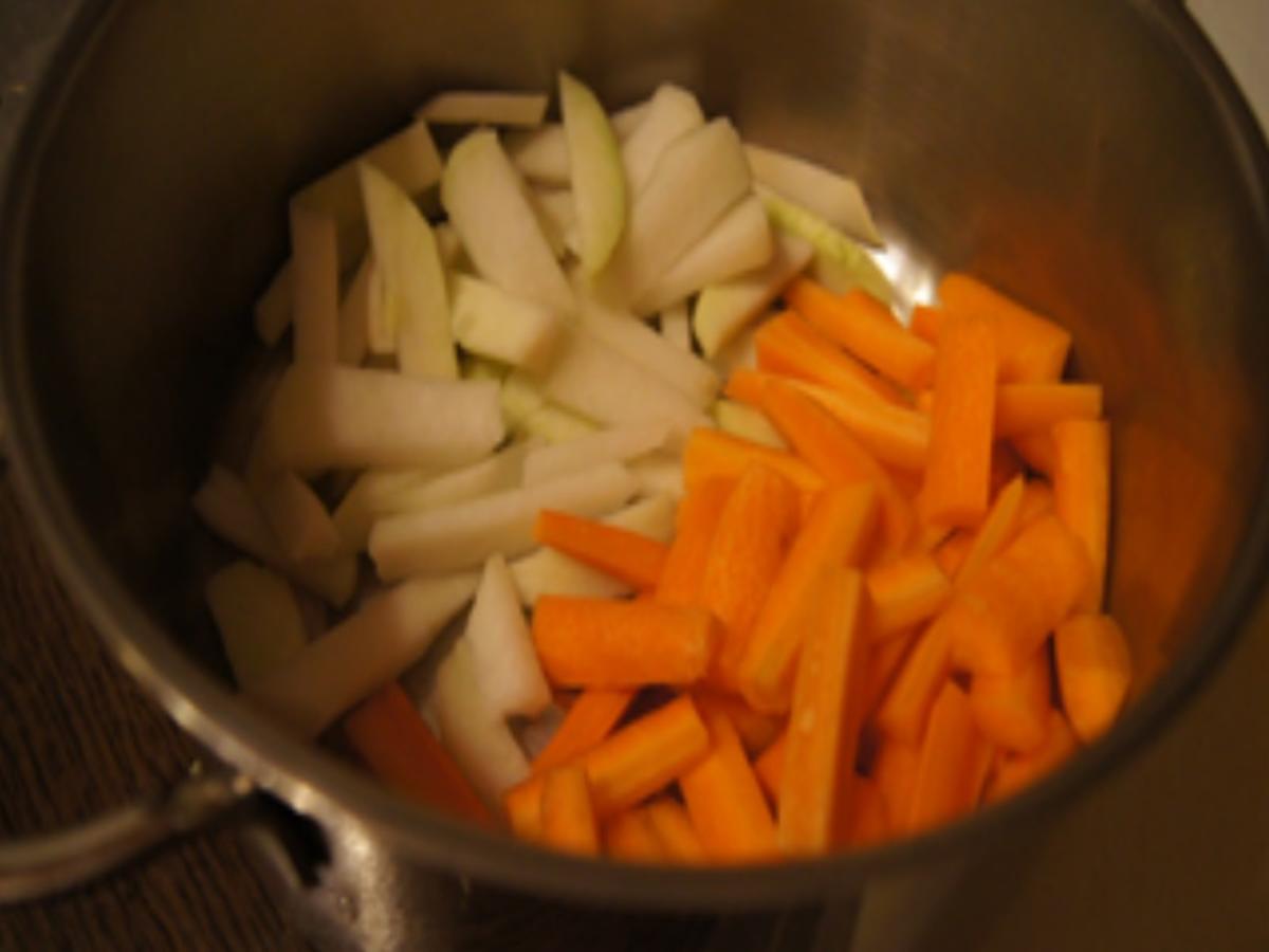 Kohlrabi-Schnitzel mit Kohlrabi-Möhren-Gemüse und Kohlrabi-Kartoffel-Creme - Rezept - Bild Nr. 8