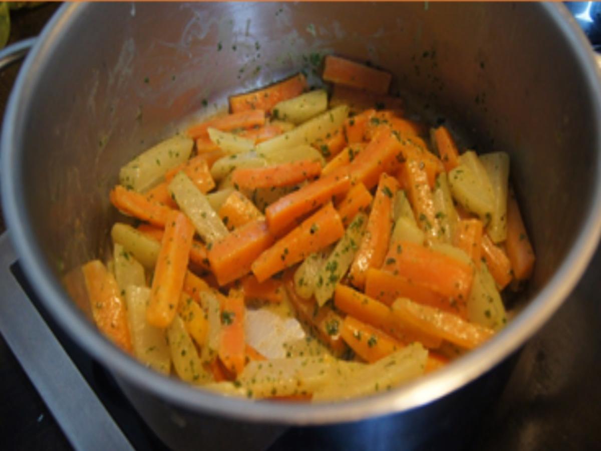 Kohlrabi-Schnitzel mit Kohlrabi-Möhren-Gemüse und Kohlrabi-Kartoffel-Creme - Rezept - Bild Nr. 10