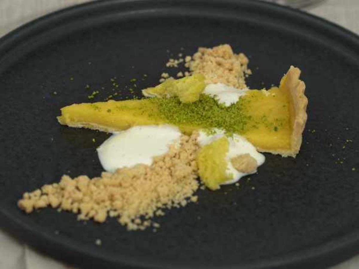 Zitronentarte mit Vanilleschaum - Rezept - kochbar.de