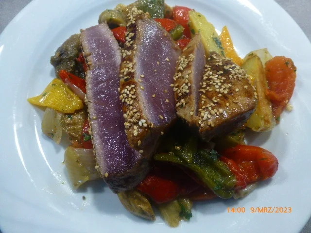 Rezept: Marinierter Thunfisch mit warmen Gemüsesalat Bild Nr. 16433 Marinierter Thunfisch mit warmen Gemüsesalat - Rezept - Bild Nr. 16433