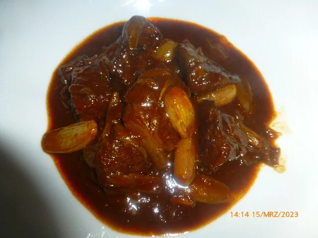 Griechisches Schmorfleisch mit Schalotten und Zimt - Rezept - Bild Nr. 16432