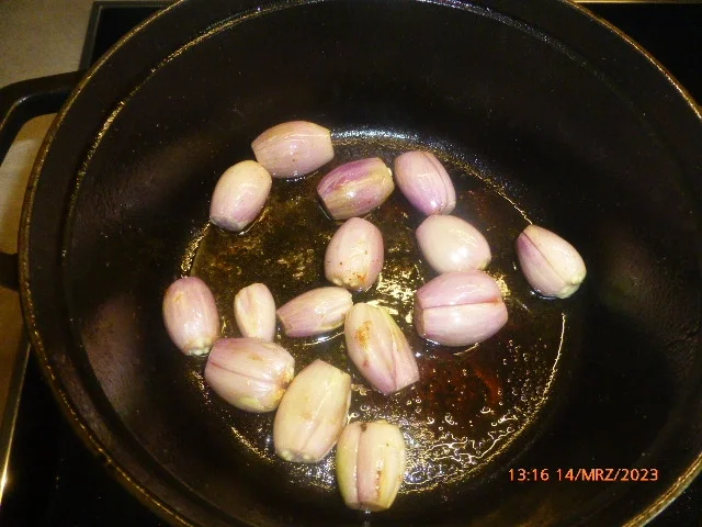 Griechisches Schmorfleisch mit Schalotten und Zimt - Rezept - Bild Nr. 16434