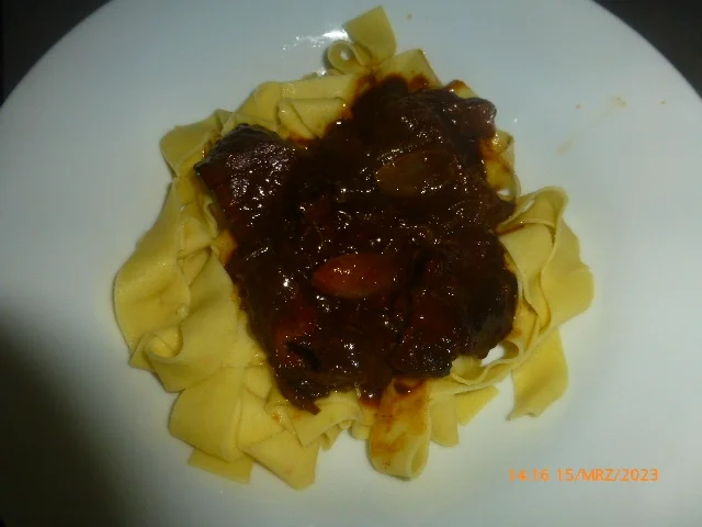 Griechisches Schmorfleisch mit Schalotten und Zimt - Rezept - Bild Nr. 16438