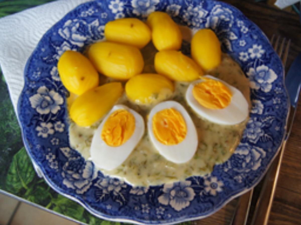 Gekochte Eier in Dillsauce mit Drillingen und Salat - Rezept - Bild Nr. 16458