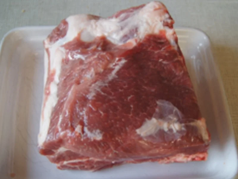 Schweinenackenbraten mit Sauce, Rahm-Rosenkohl und Kartoffeln - Rezept - Bild Nr. 16441