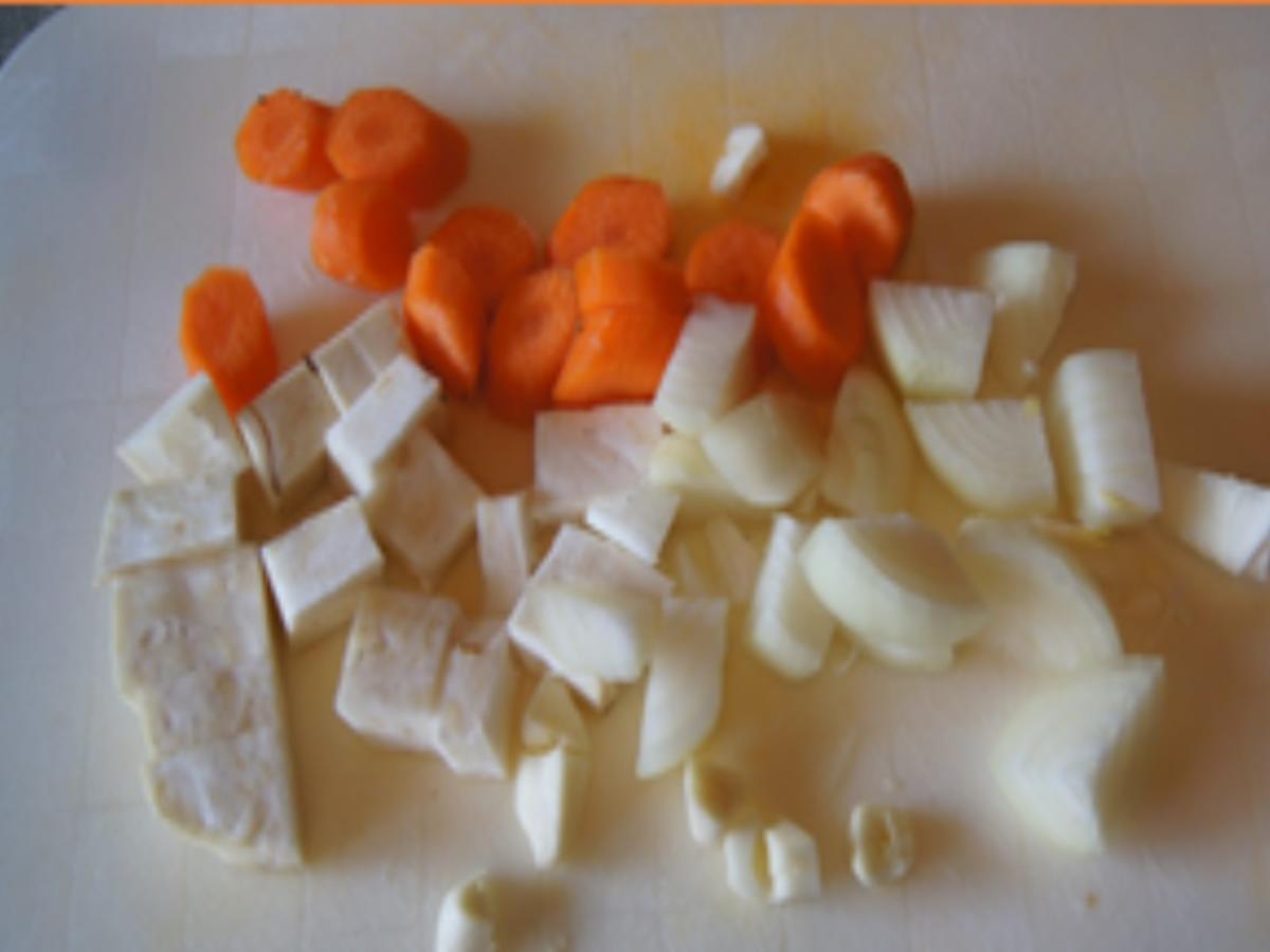 Schweinenackenbraten mit Sauce, Rahm Rosenkohl und Kartoffeln - einfach ...