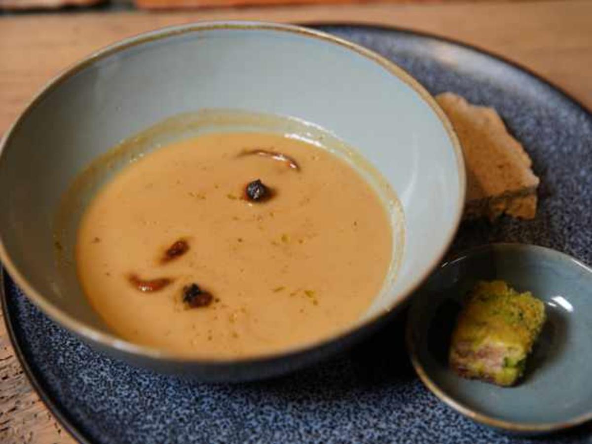 Pilzsuppe mit Kräuterpraline - Rezept mit Bild - kochbar.de