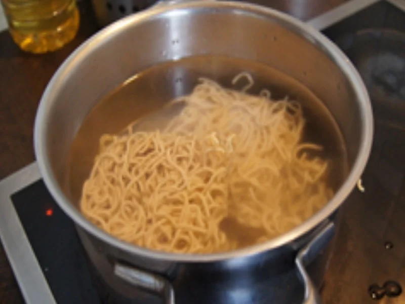 Rezept: Mie-Nudeln und Hähnchenbrustfilet mit Sellerie Bild Nr. 3 Mie-Nudeln und Hähnchenbrustfilet mit Sellerie - Rezept - Bild Nr. 3