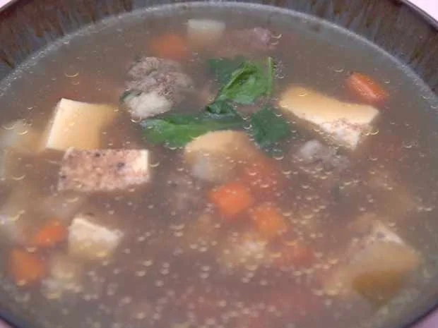 Rezept: Hochzeitssuppe mit bunter Einlage, Rinderklößchen und Eierstich Bild Nr. 2 Hochzeitssuppe mit bunter Einlage, Rinderklößchen und Eierstich - Rezept - Bild Nr. 2