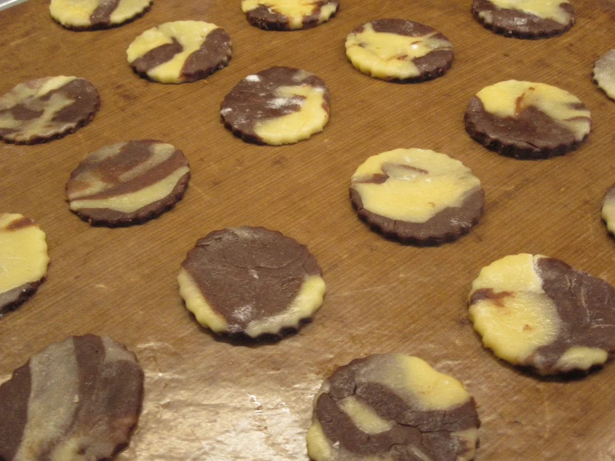 Plätzchen: Schwarz-Weiß-Gebäck mit Powidl - Rezept - Bild Nr. 16442