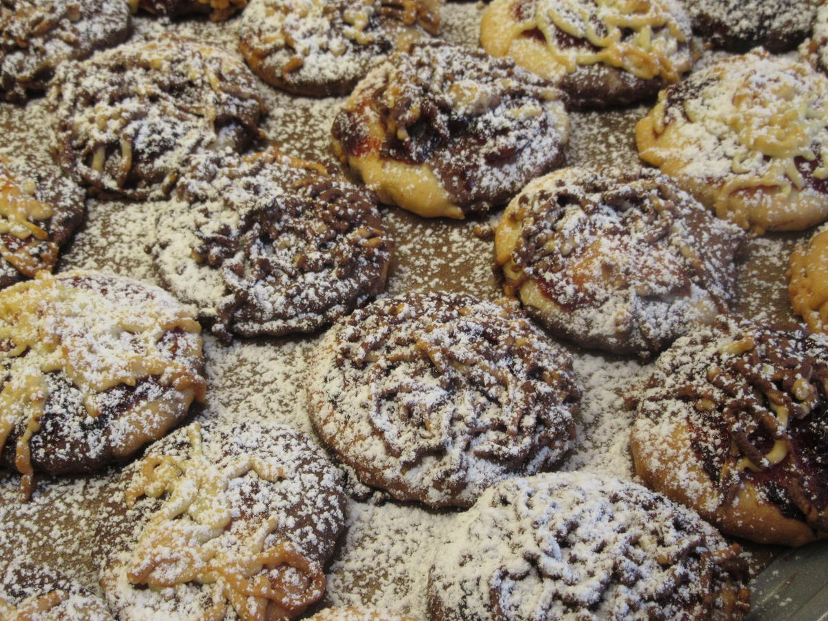 Plätzchen: Schwarz-Weiß-Gebäck mit Powidl - Rezept - kochbar.de