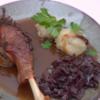 Gänsekeule mit frischen Kräutern, dazu Apfelrotkohl und Kartoffelklöße - Rezept - Bild Nr. 16440