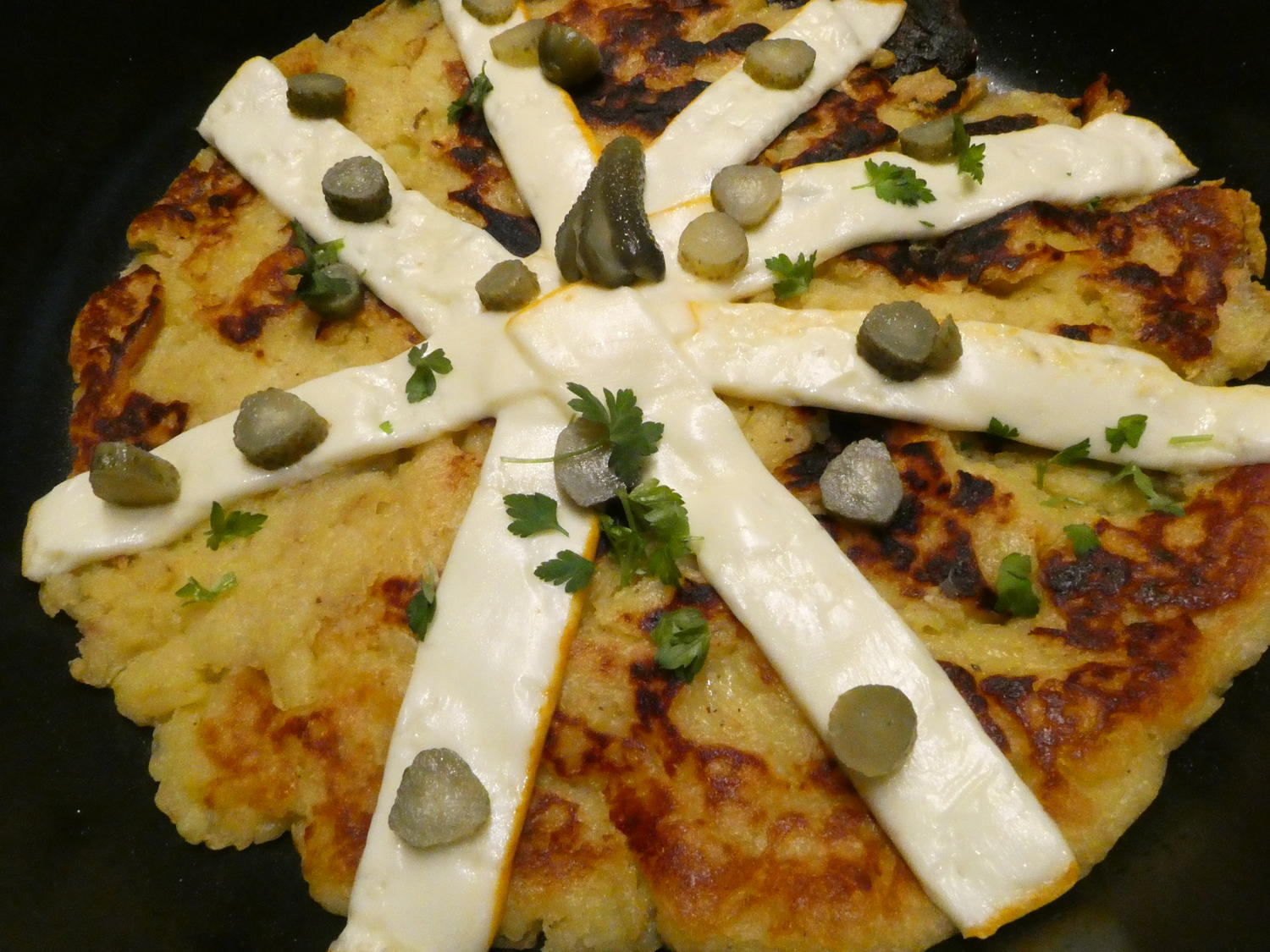 Pfannen-Kartoffelbrot mit Käse überbacken - Rezept - kochbar.de
