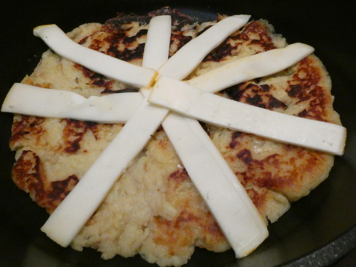 Pfannen-Kartoffelbrot mit Käse überbacken - Rezept - Bild Nr. 16451