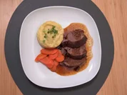 Rinderbäckchen mit karamellisierten Karotten und Sellerie-Kartoffel-Stampf - Rezept - Bild Nr. 2