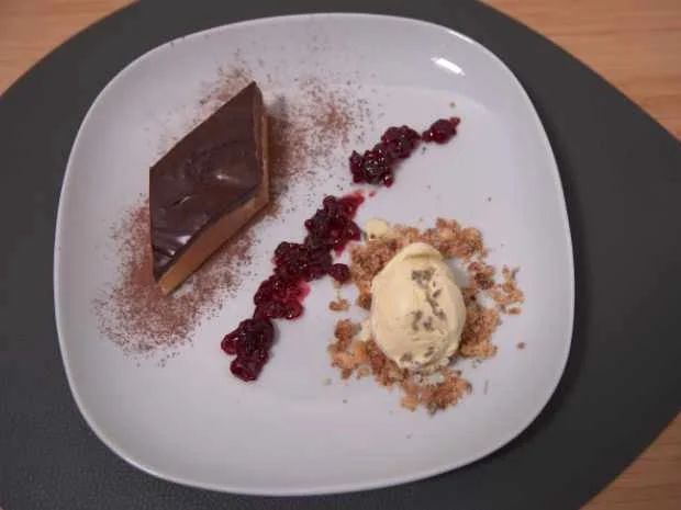 Birnen-Schoko-Tarte mit Lavendeleis und Beeren Kompott - Rezept - Bild Nr. 16440