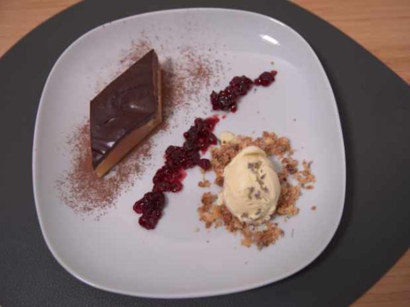 Birnen-Schoko-Tarte mit Lavendeleis und Beeren Kompott - von Das ...