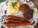 Hackfleisch-Möhren-Buletten mit Sesam-Bundmöhren und Möhren-Kartoffel-Stampf - Rezept - Bild Nr. 16440