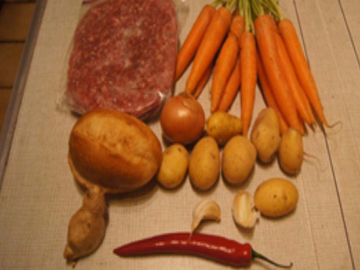 Hackfleisch-Möhren-Buletten mit Sesam-Bundmöhren und Möhren-Kartoffel-Stampf - Rezept - Bild Nr. 16441