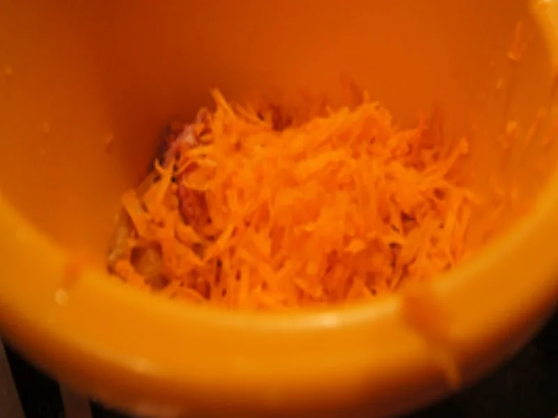 Rezept: Hackfleisch-Möhren-Buletten mit Sesam-Bundmöhren und Möhren-Kartoffel-Stampf Bild Nr. 16442 Hackfleisch-Möhren-Buletten mit Sesam-Bundmöhren und Möhren-Kartoffel-Stampf - Rezept - Bild Nr. 16442